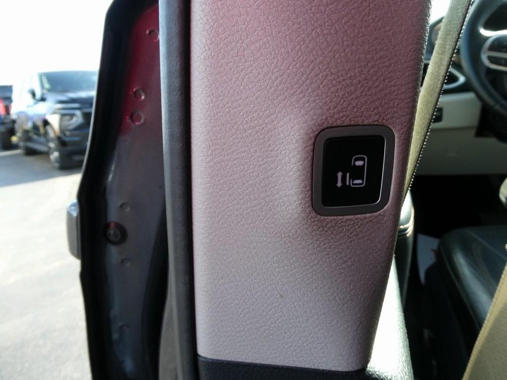 2017 Chrysler Pacifica Touring-L