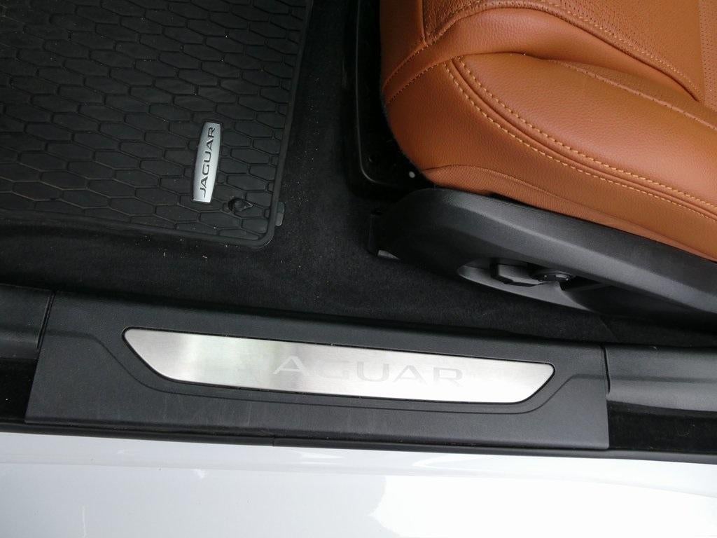 2024 Jaguar XF R-Dynamic SE