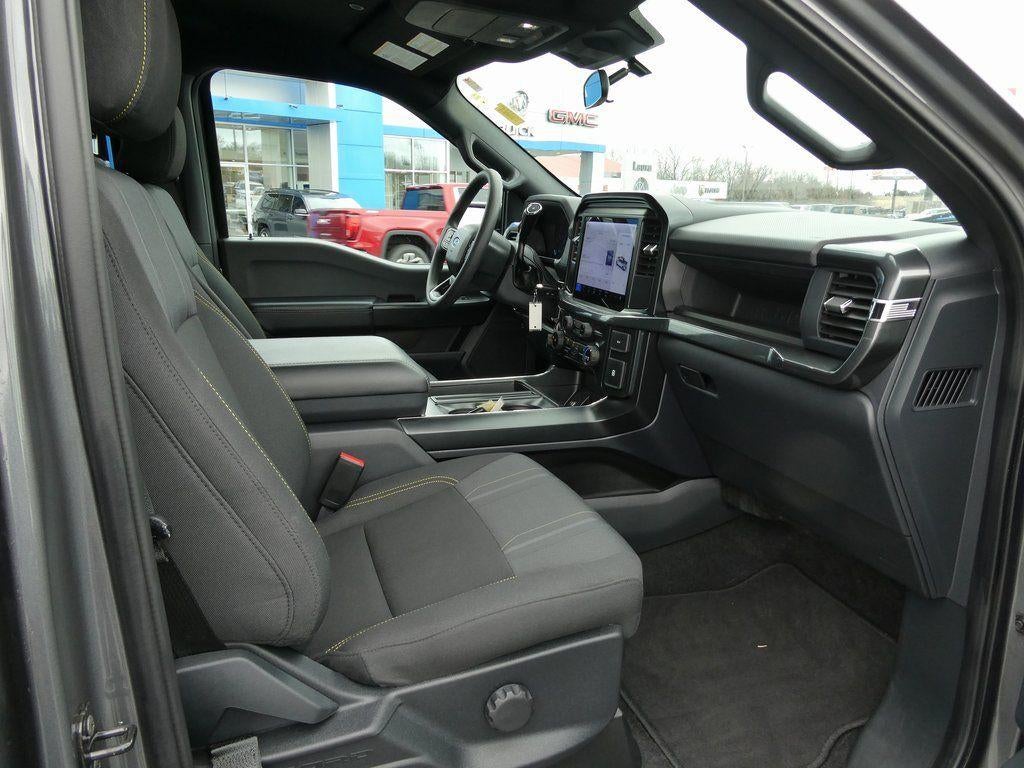 2025 Ford F-150 STX 4WD SuperCrew 5.5' Box