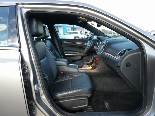 2014 Chrysler 300 4dr Sdn RWD