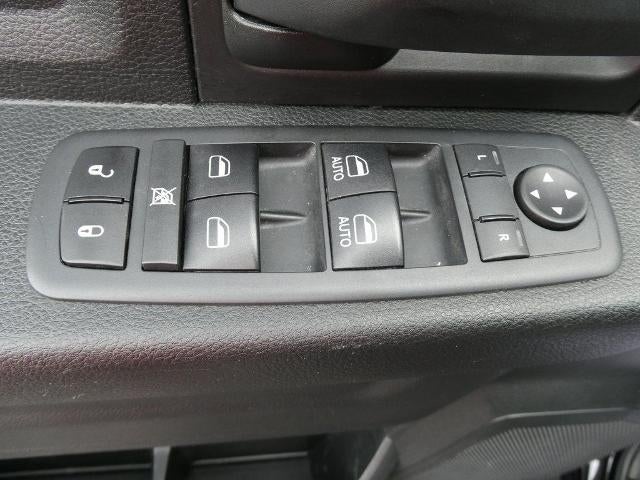 2020 RAM 1500 Classic Tradesman Crew Cab 4x4 5'7' Box