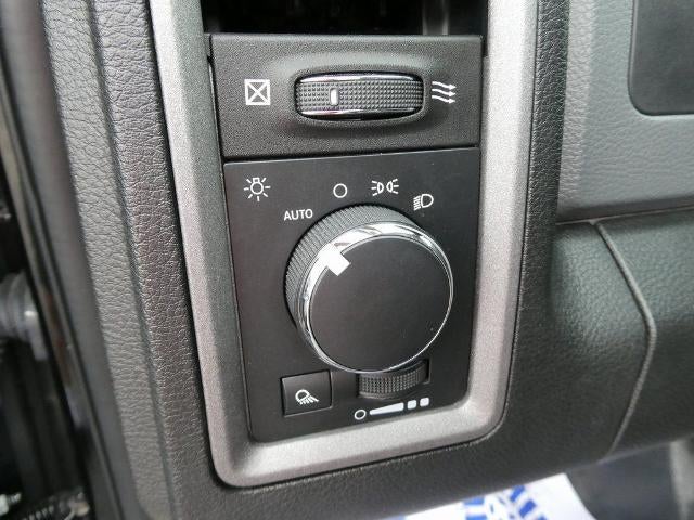 2020 RAM 1500 Classic Tradesman Crew Cab 4x4 5'7' Box